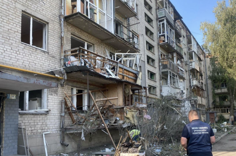 росія вдарила КАБом по багатоповерхівці в Краматорську росія вдарила КАБом по багатоповерхівці в Краматорську