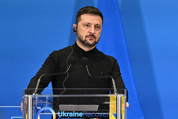 Зеленський доручив сформувати делегацію для нових перемовин із рф Зеленський доручив сформувати делегацію для нових перемовин із рф