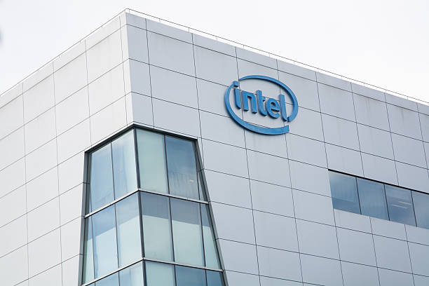 Intel скорочує штат майже на третину в межах масштабної реструктуризації Intel скорочує штат майже на третину в межах масштабної реструктуризації