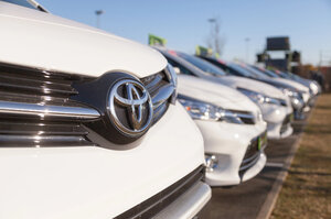 Попри мита США: Toyota встановила рекорд продажів