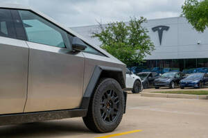 Продажі Tesla в Європі падають сьомий місяць поспіль