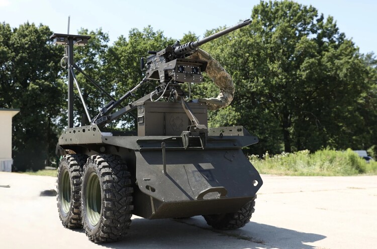 Українські розробники представили бойового робота Zmiy Droid 12.7 для розвідки та знищення цілей Українські розробники представили бойового робота Zmiy Droid 12.7 для розвідки та знищення цілей