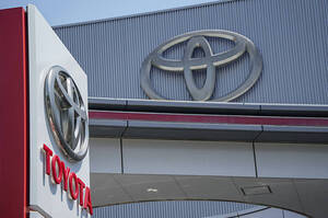Toyota  $10    :    