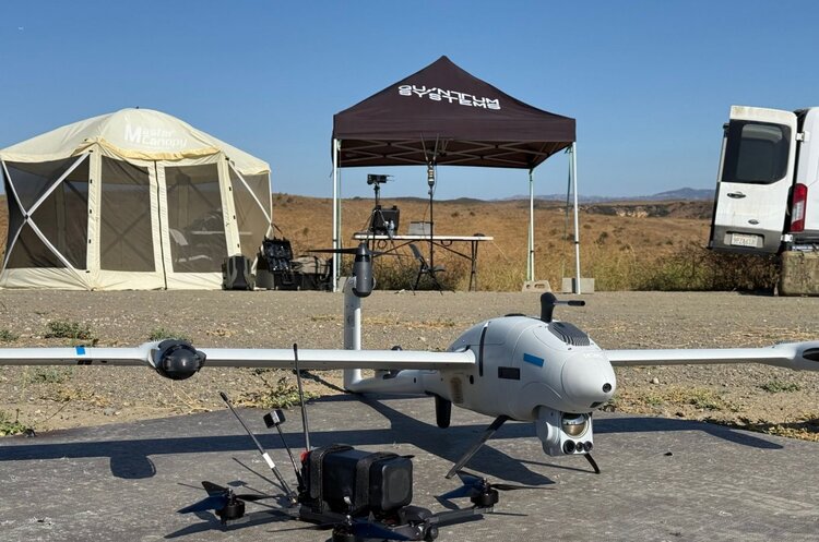 Німецька Quantum Systems тестує новий дрон-носій FPV для ударів у глибокому тилу ворога Німецька Quantum Systems тестує новий дрон-носій FPV для ударів у глибокому тилу ворога