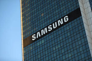 Samsung Display    BOE   OLED-