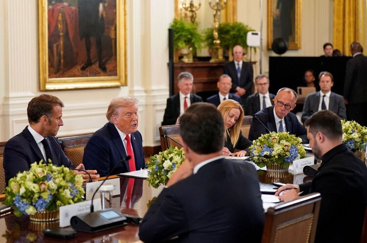 Трамп переривав зустріч із Зеленським і європейцями, щоб зателефонувати путіну – ЗМІ Трамп переривав зустріч із Зеленським і європейцями, щоб зателефонувати путіну – ЗМІ