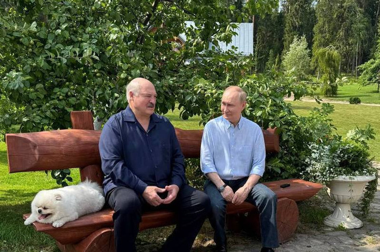 Лукашенко заявив, що росіяни хотіли вдарити «Орєшніком» по Банковій, але нібито путін не дозволив Лукашенко заявив, що росіяни хотіли вдарити «Орєшніком» по Банковій, але нібито путін не дозволив