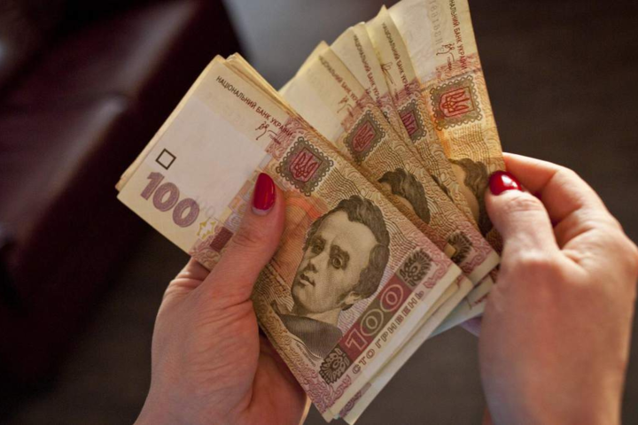 НБУ тимчасово не друкує банкноти номіналом 100 і 200 гривень НБУ тимчасово не друкує банкноти номіналом 100 і 200 гривень