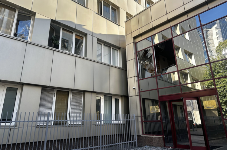 Окупанти пошкодили будівлі представництва ЄС та British Council у Києві Окупанти пошкодили будівлі представництва ЄС та British Council у Києві
