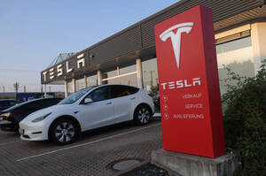  Tesla     40%  ,   BYD   