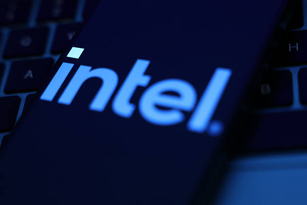 Intel отримала $5,7 млрд від уряду США Intel отримала $5,7 млрд від уряду США