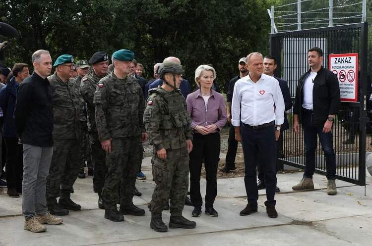 Фото: Artur Reszko /PAP Глава Єврокомісії та прем'єр Польщі відвідали кордон з білоруссю