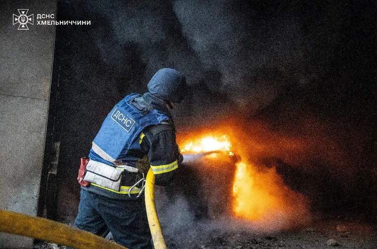 Фото: ДСНС України Зеленський прокоментував нічний масований обстріл України