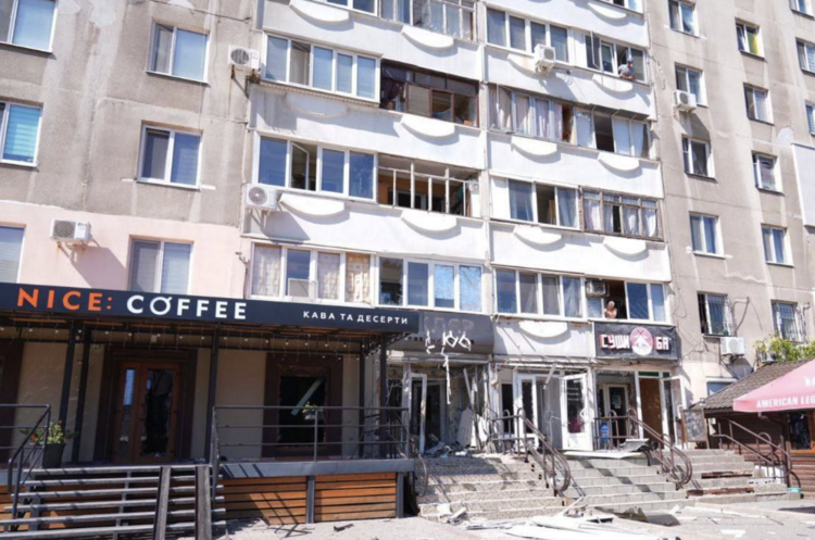 Ворог вдарив безпілотником по Запоріжжю Ворог вдарив безпілотником по Запоріжжю