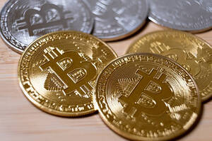       $7    