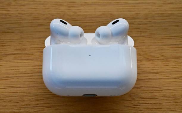 Apple   Live Translation  AirPods    