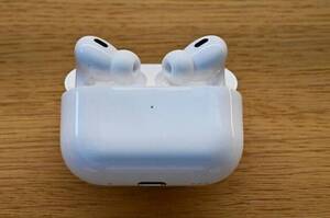Apple   Live Translation  AirPods    