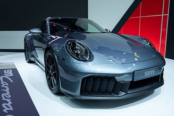 Porsche скорочує інвестиції в електрокари та робить ставку на ДВЗ і гібриди Porsche скорочує інвестиції в електрокари та робить ставку на ДВЗ і гібриди
