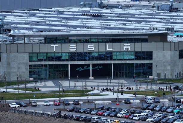 Tesla    ,    