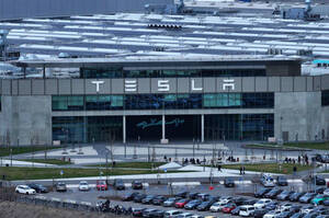 Tesla    ,    