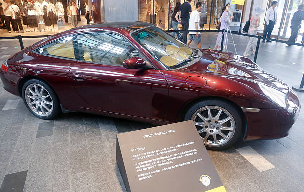 Porsche скорочує продажі через спад попиту в Китаї Porsche скорочує продажі через спад попиту в Китаї