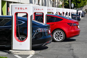 Tesla    Optimus     
