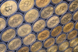 Bitcoin   ,     $4,3 