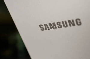 Samsung    Qualcomm,   2-   