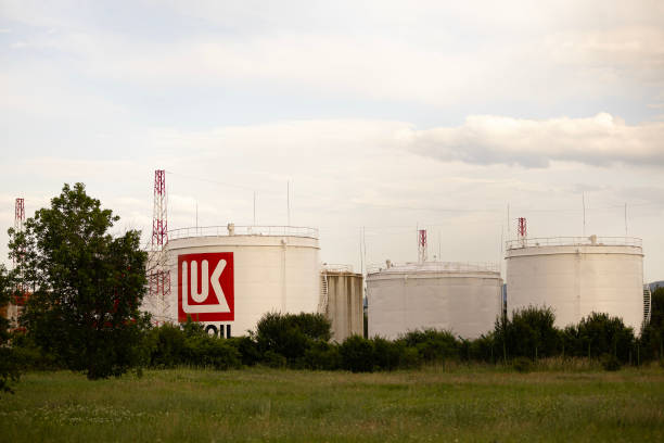 Фото: Getty Images У Румунії стався вибух на нафтопереробному заводі російської компанії «Лукойл»