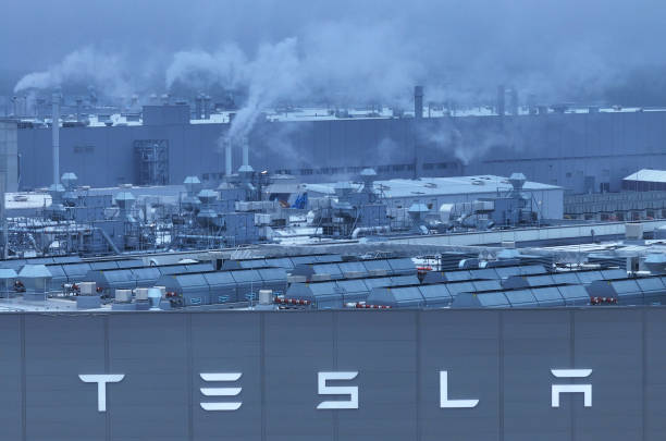 Tesla   63 000 Cybertruck      