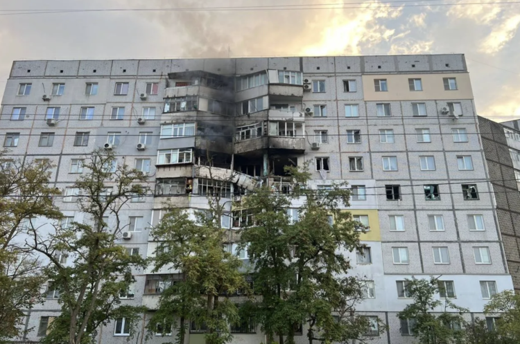 Ворог масовано вдарив з РСЗВ по Херсону Ворог масовано вдарив з РСЗВ по Херсону