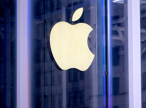 Apple вперше подолала позначку у $4 трлн: рекордну вартість компанії підживив попит на нові iPhone Apple вперше подолала позначку у $4 трлн: рекордну вартість компанії підживив попит на нові iPhone