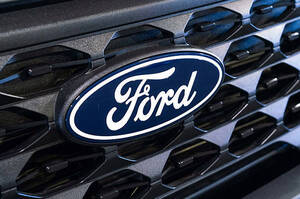 Ford відкликає майже 175 000 авто через можливе від’єднання дефлектора люка Ford відкликає майже 175 000 авто через можливе від’єднання дефлектора люка