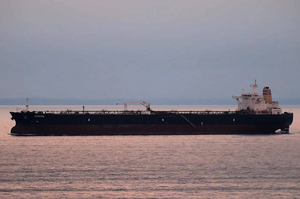 Танкер із російською нафтою, який ішов в Індію, розвернувся після введення санкцій США Танкер із російською нафтою, який ішов в Індію, розвернувся після введення санкцій США