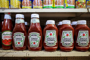 Kraft Heinz знизила прогноз продажів і прибутку через падіння попиту на дорогі продукти Kraft Heinz знизила прогноз продажів і прибутку через падіння попиту на дорогі продукти