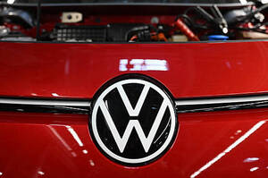 Volkswagen зазнав збитків у 1,3 млрд євро через мита США та проблеми з електромобілями Porsche Volkswagen зазнав збитків у 1,3 млрд євро через мита США та проблеми з електромобілями Porsche