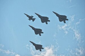 Польща піднімала авіацію на тлі масованої атаки рф Польща піднімала авіацію на тлі масованої атаки рф