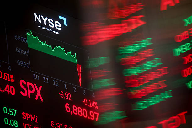 Wall Street зупинилася біля рекордних позначок через обережність ФРС і коливання акцій Big Tech Wall Street зупинилася біля рекордних позначок через обережність ФРС і коливання акцій Big Tech