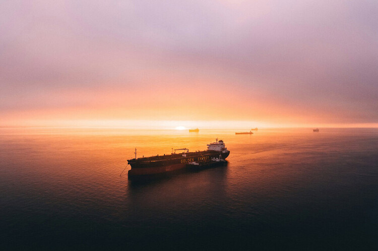 Танкер із російською нафтою «розгублено» застряг біля берегів Індії Танкер із російською нафтою «розгублено» застряг біля берегів Індії