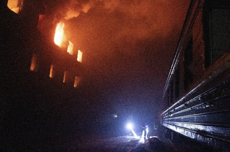 Окупанти вдарили по залізничній інфраструктурі в Сумах і на Харківщині Окупанти вдарили по залізничній інфраструктурі в Сумах і на Харківщині