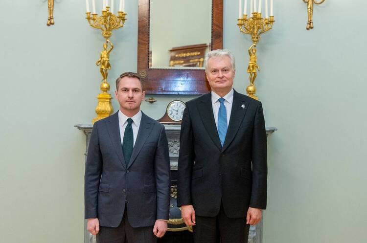 фото Офіс генпрокурора Україна вперше екстрадувала в Литву російського полоненого для суду у справі про воєнні злочини