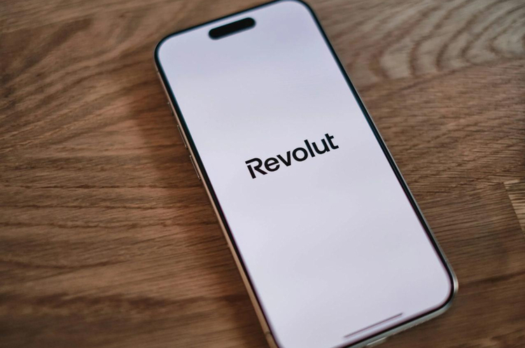 Банк Revolut масово заблокував рахунки росіян, які виїхали в Європу Банк Revolut масово заблокував рахунки росіян, які виїхали в Європу