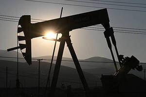 ОПЕК+ сповільнює нарощення видобутку нафти через побоювання перенасичення ринку ОПЕК+ сповільнює нарощення видобутку нафти через побоювання перенасичення ринку