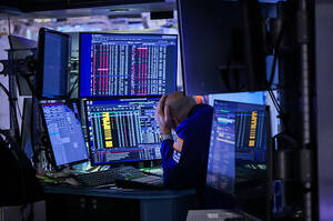 Ԓ Nasdaq  S&P 500     ,    