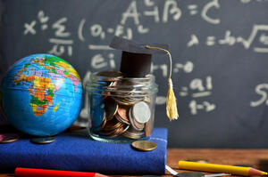 Уряд запустив політику «Гроші ходять за вчителем»: педагоги отримають по 1500 грн Уряд запустив політику «Гроші ходять за вчителем»: педагоги отримають по 1500 грн