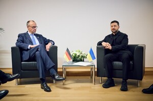 Мерц сказав Зеленському, що українські чоловіки повинні лишатися вдома і боротися, а не тікати в Німеччину Мерц сказав Зеленському, що українські чоловіки повинні лишатися вдома і боротися, а не тікати в Німеччину