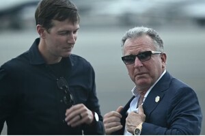 Разом з Віткоффом і Кушнером в москву прилетів глава МЗС Китаю Разом з Віткоффом і Кушнером в москву прилетів глава МЗС Китаю