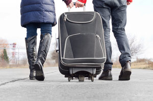 Через посилення ударів рф по інфраструктурі українці масово виїжджають за кордон – огляд НБУ Через посилення ударів рф по інфраструктурі українці масово виїжджають за кордон – огляд НБУ