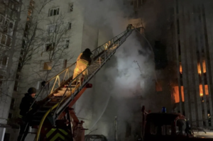 Окупанти вдарили по багатоповерхівці в Охтирці та поряд із будинком у Чернігові Окупанти вдарили по багатоповерхівці в Охтирці та поряд із будинком у Чернігові