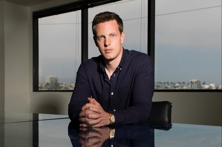 Paramount     CNN,       Warner Bros.  Netflix